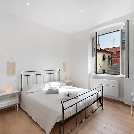 דירה Rosa Corallo Deluxe- Centro Storico ואראצה