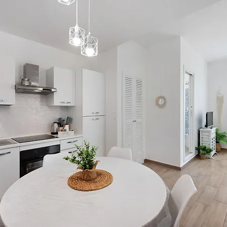 Apartment Rosa Corallo Deluxe- Centro Storico Varazze